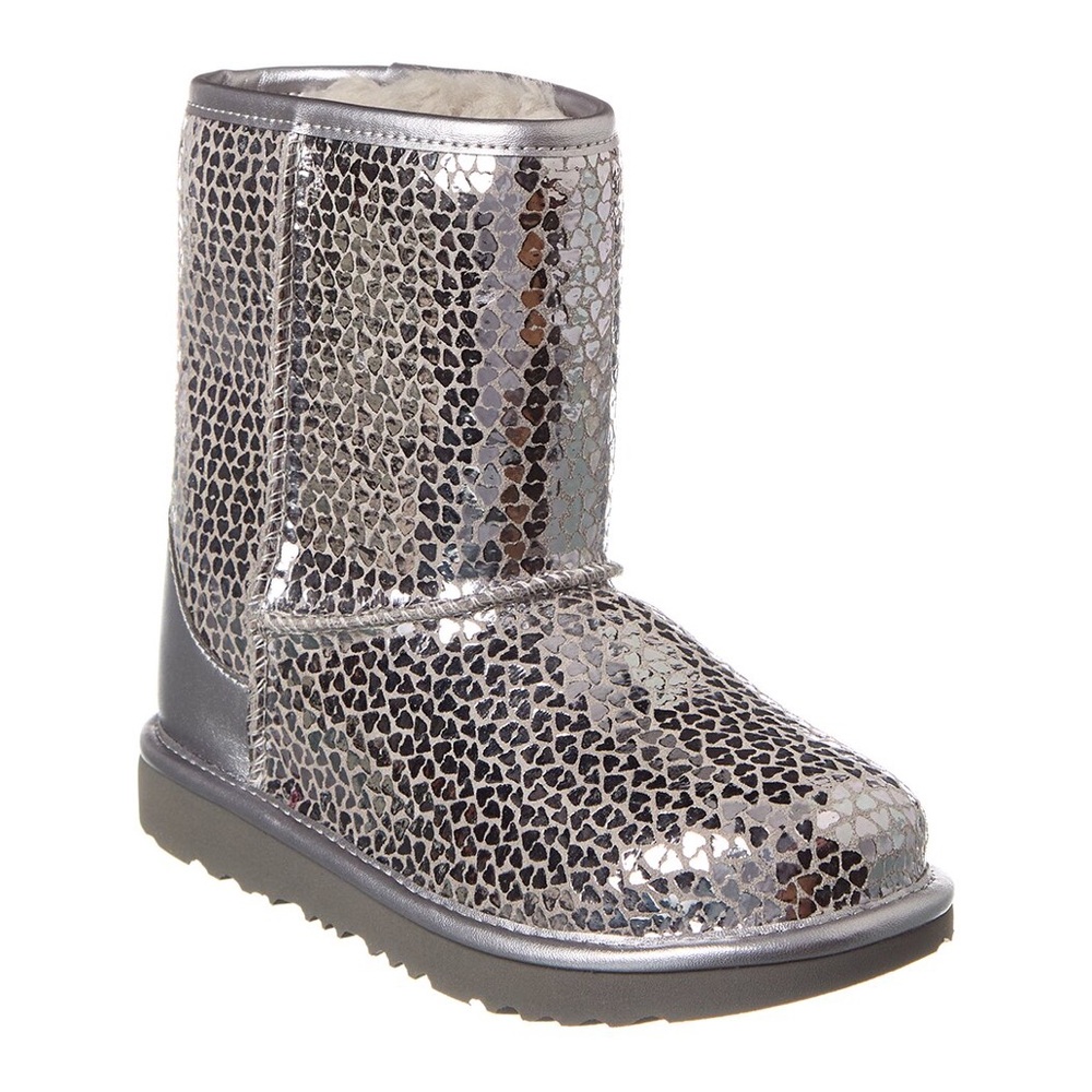UGG Kids Classic II Gel Hearts Classic Boot size 6